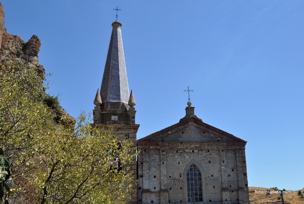 Лаццаро, старый город, церковь