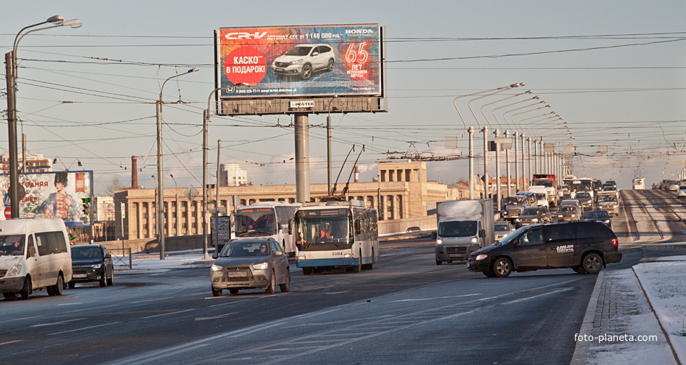 Въезд на мост Александра Невского