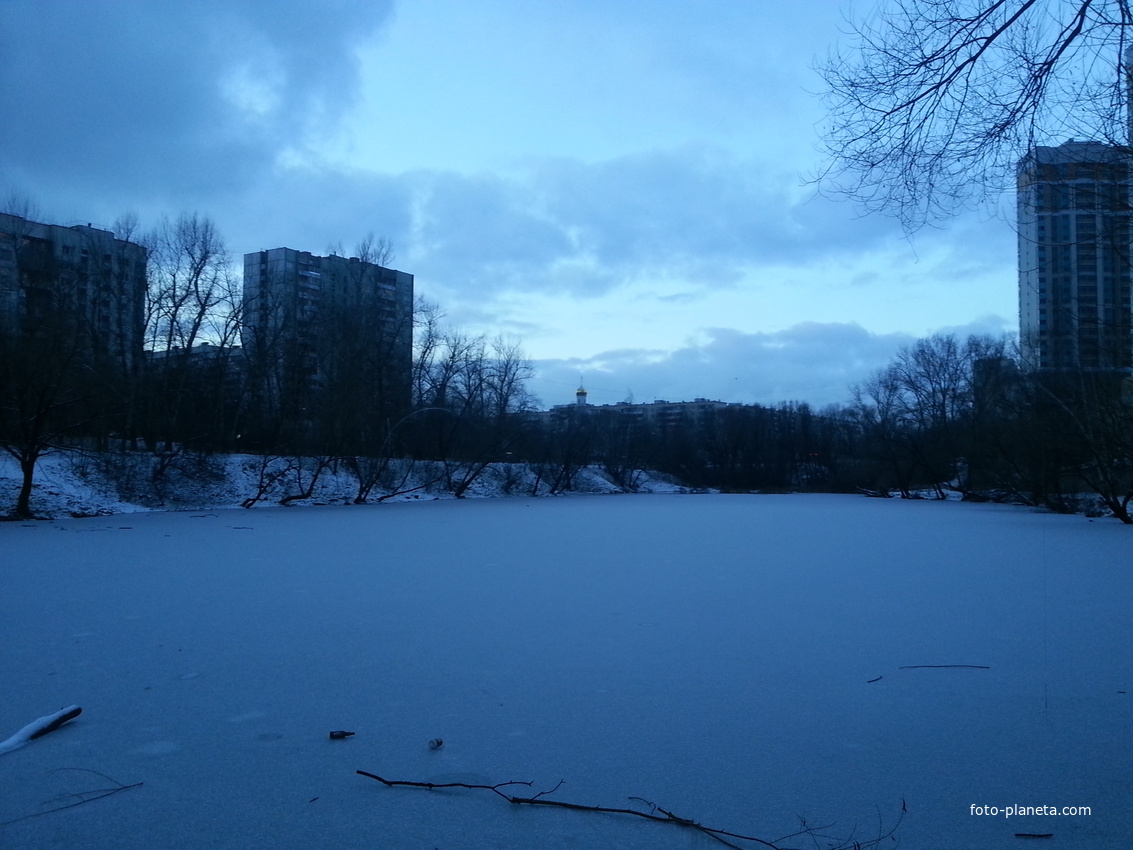 Загорьеский пруд,  храм Вход Господень в Иерусалим
