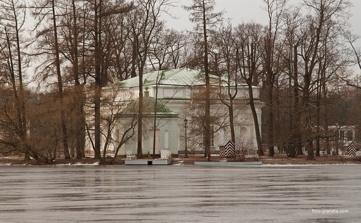 Павильон &quot;Зал на острову&quot;