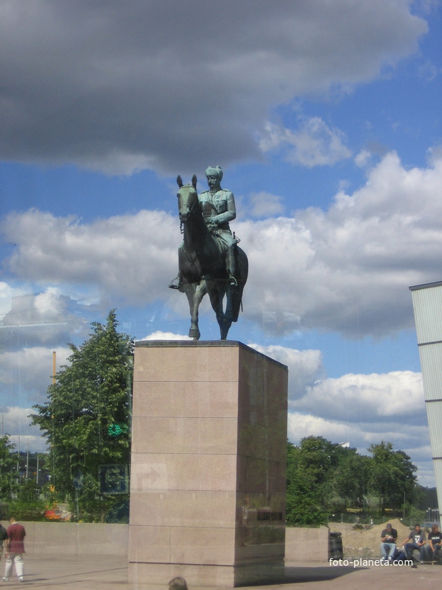 Памятник Маннергейму в Хельсинки