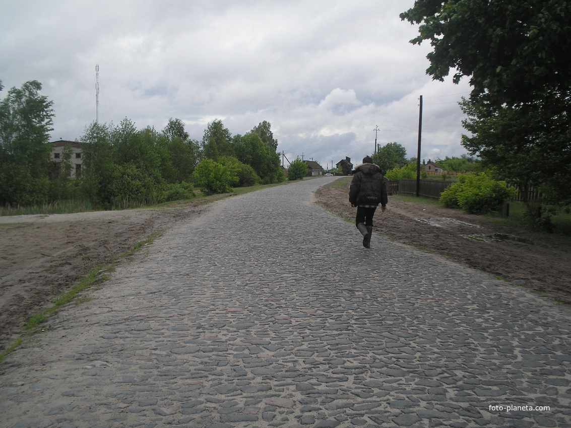 центральна дорога через село