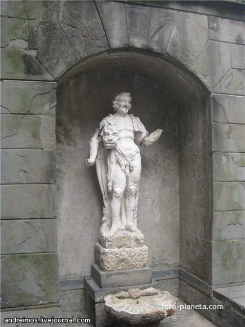 Статуя у Малой колокольни