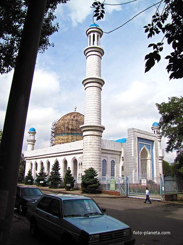 Центральная мечеть города Алматы - одна из крупнейших и красивейших мечетей Казахстана