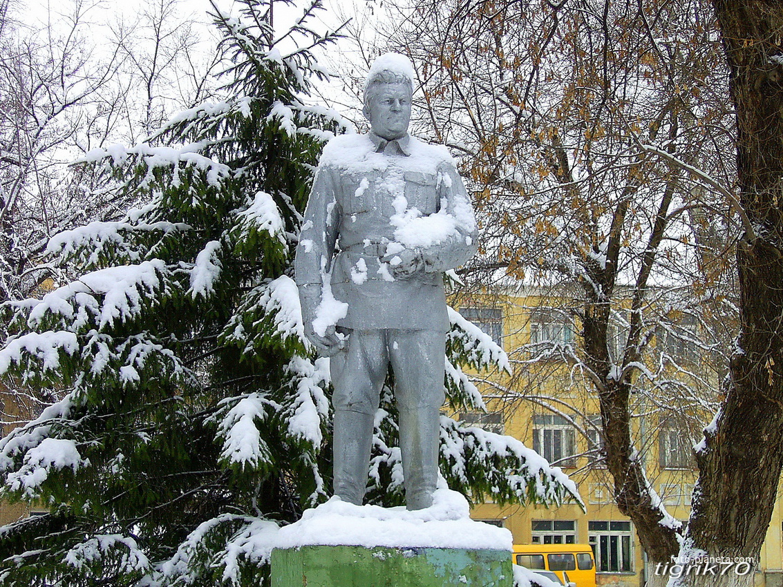 г. Пенза, памятник С. М. Кирову. был открыт в конце 30-х г. около ДК им. Кирова.