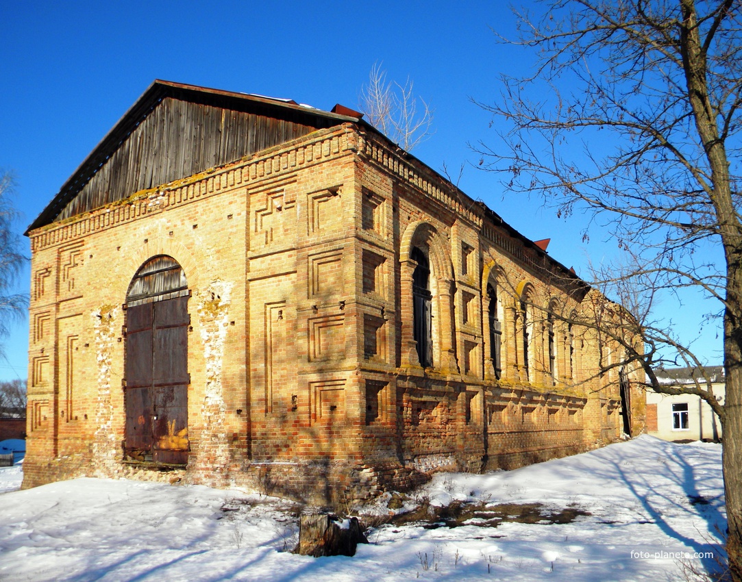 Заброшенная церковь в селе Подгорное