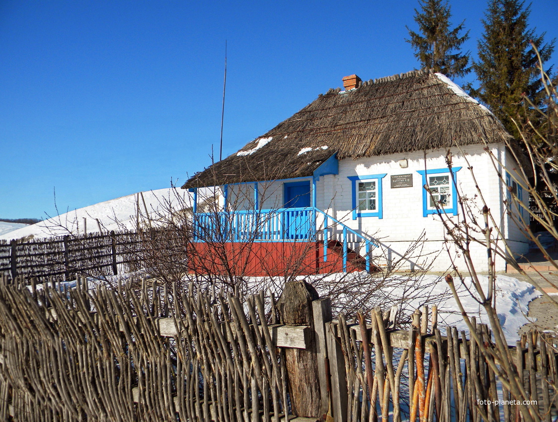 Дом, где родился генерал Ватутин в селе Ватутино