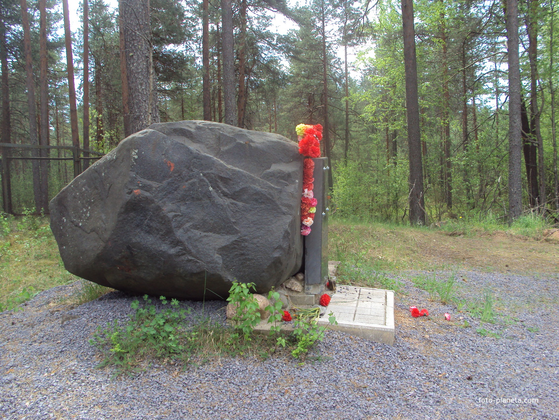 памятник в о в