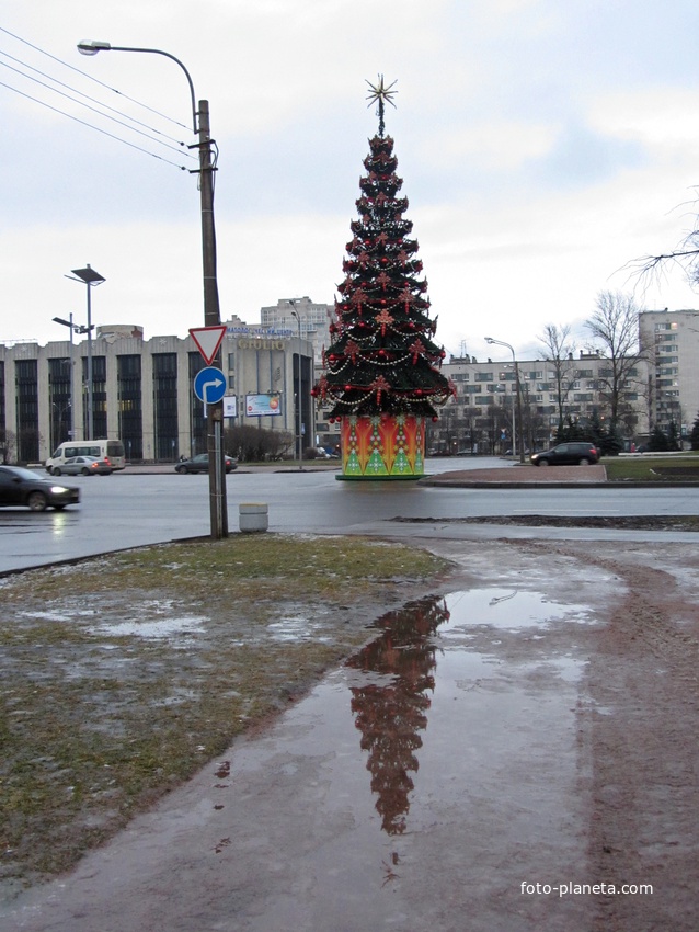 Около Площади Победы 2011