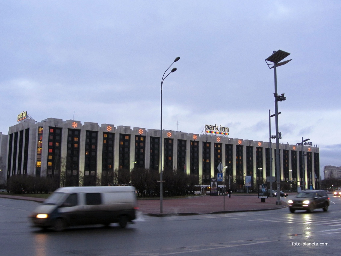 Около Площади Победы 2011