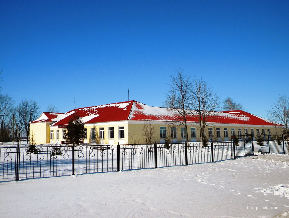 Школа села  Грушовка