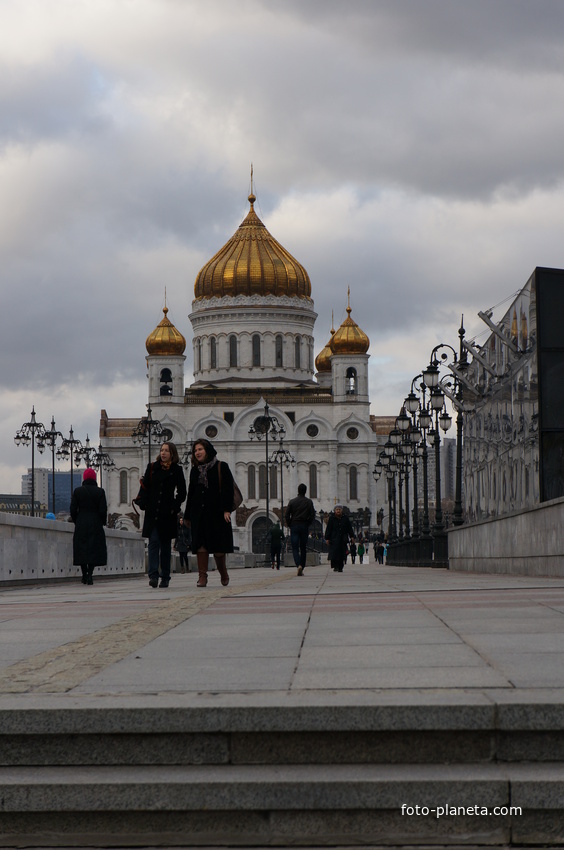 Храм Христа Спасителя, Патриарший мост