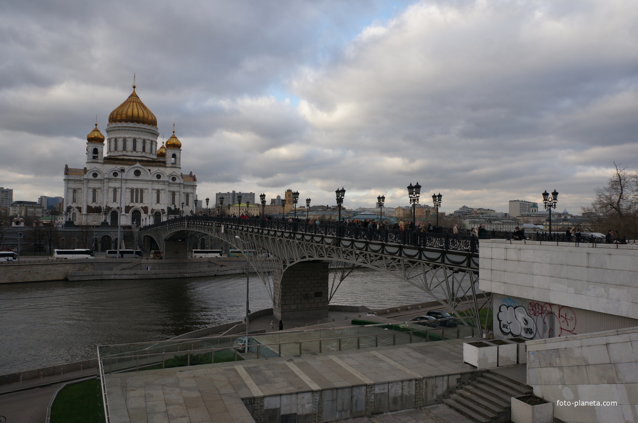 Храм Христа Спасителя на Москва реке