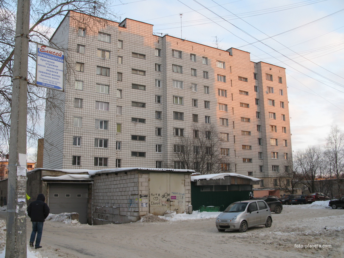 Сыктывкар декабрь 2013 двор магазина Универсам на кольце