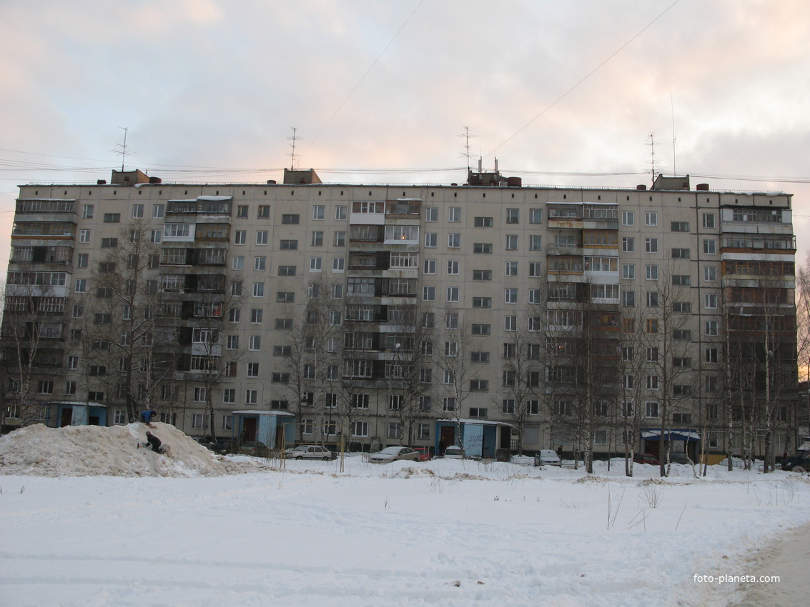 Сыктывкар декабрь 2013 дом со двора по ул. Коммунистическрй