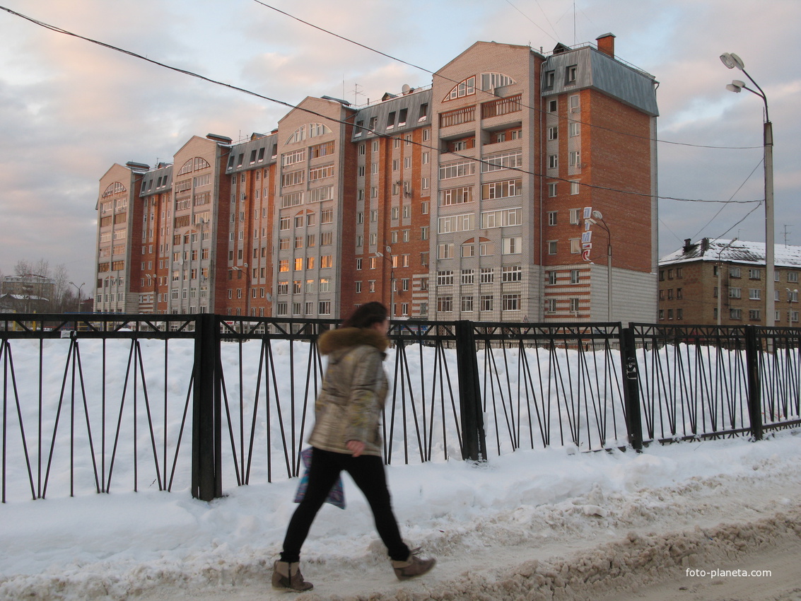 Сыктывкар декабрь 2013 забор ледовой дорожки
