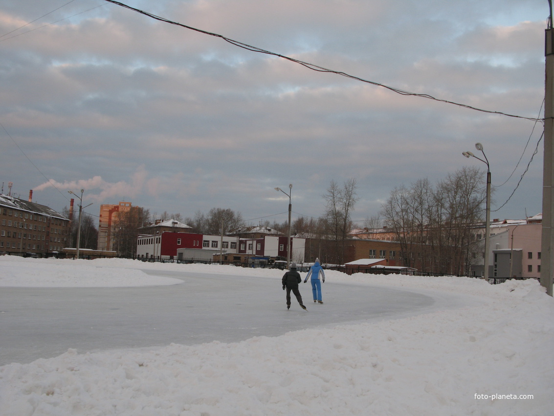 Сыктывкар декабрь 2013 ледовая конькобежная дорожка