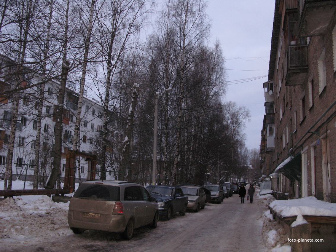 Сыктывкар декабрь 2013 ул. Коммунистическая 34 во дворе