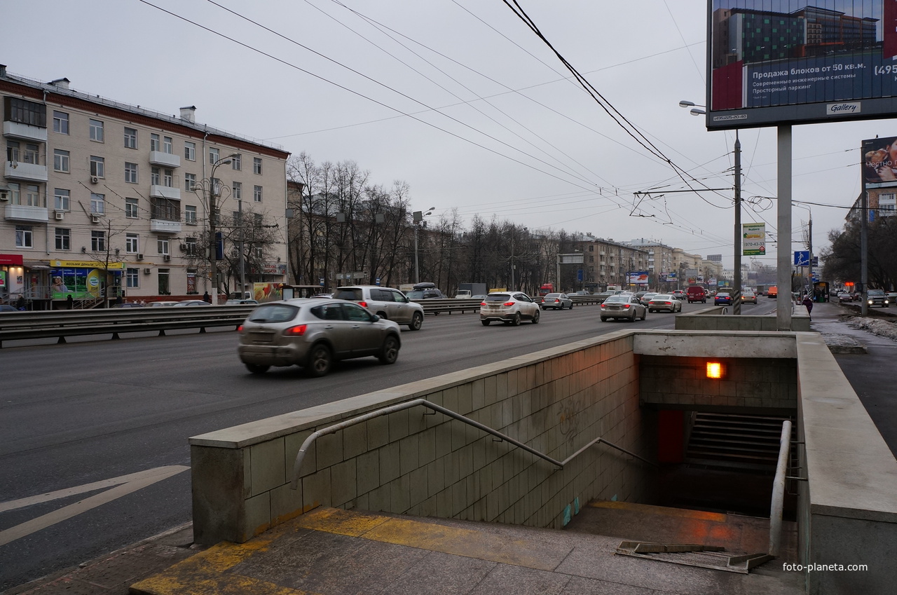 Пешеходный переход у 81 дома по Варшавке