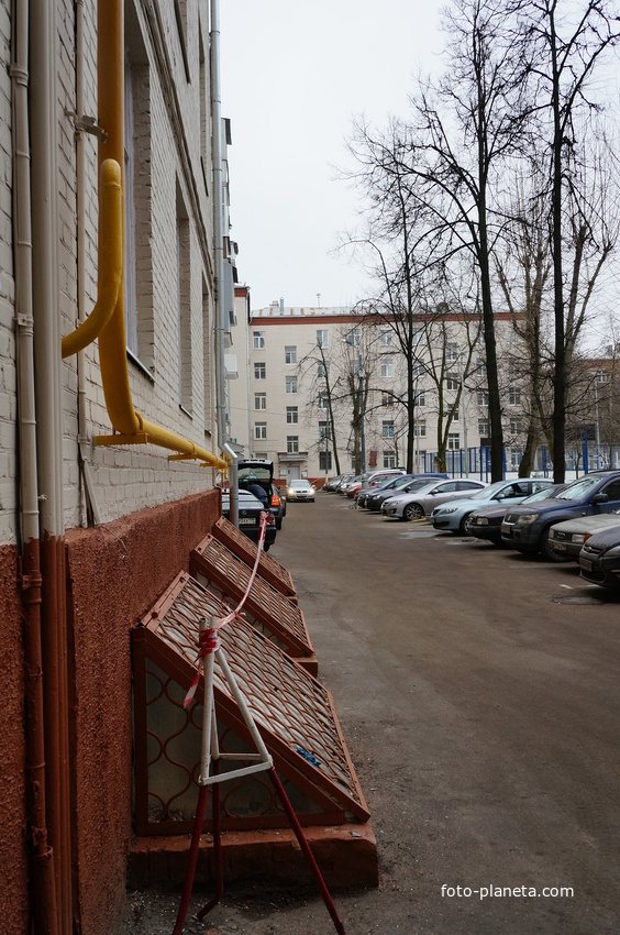 Во дворе 72 дома по Варшавскому шоссе