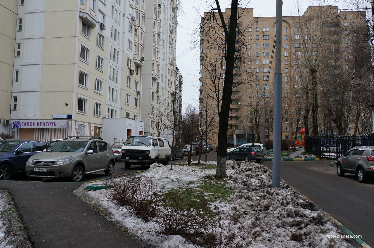 Болотниковская улица, 3 корпуса 1 и 8