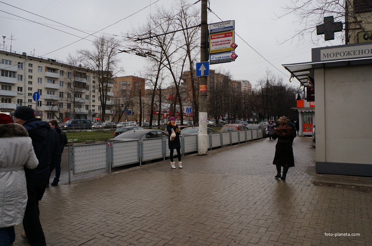 Чонгарский бульвар, метро Варшавское