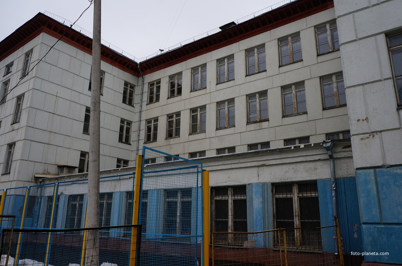 Волхонка-ЗИЛ, школа 666, во дворе