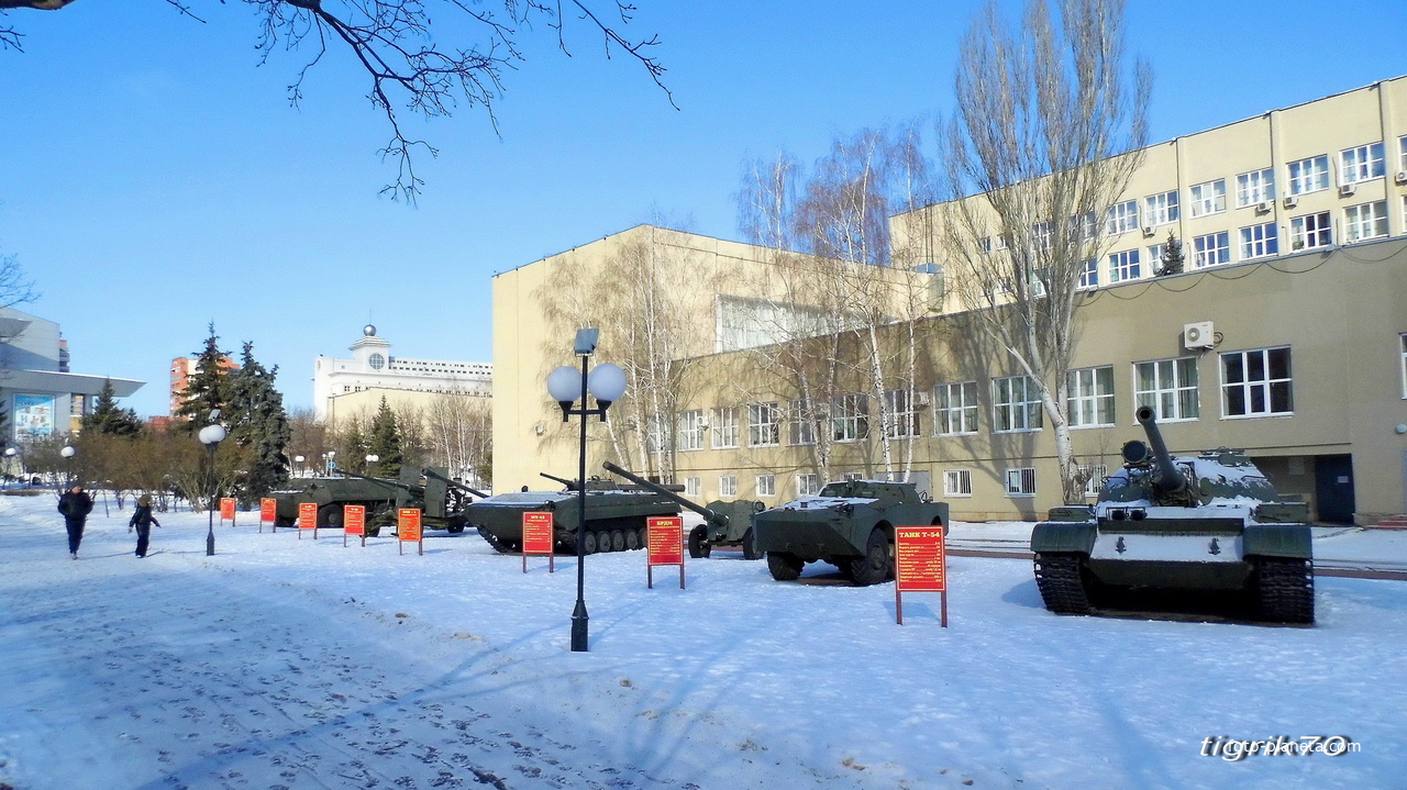 г. Пенза, выставка образцов Советской военной техники пл. М.Жукова.