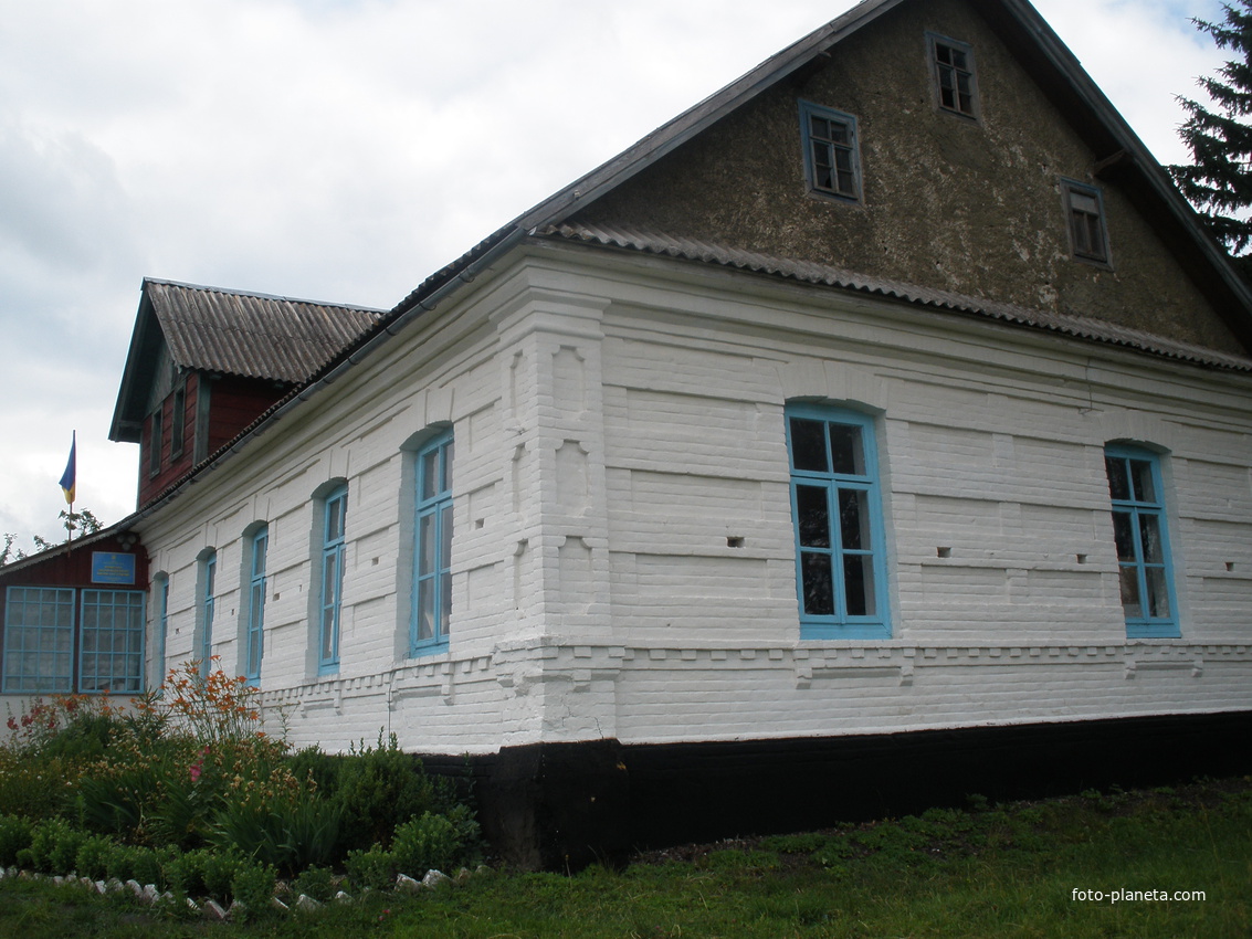 Школа села Країв