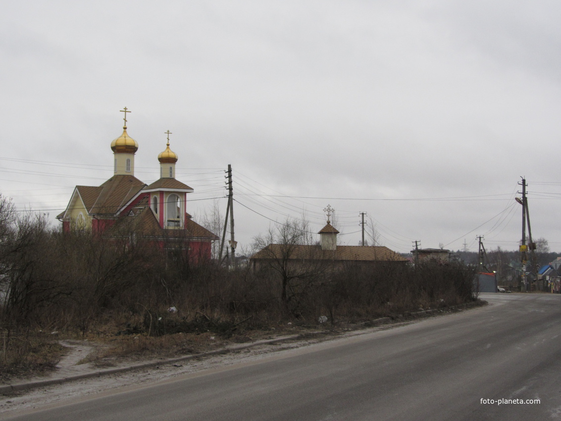 Разбегаево. Церковь Валерия и часовенка
