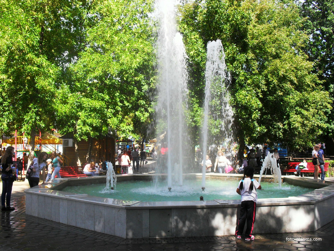 г.Оренбург фонтан в парке ТОПОЛЯ
