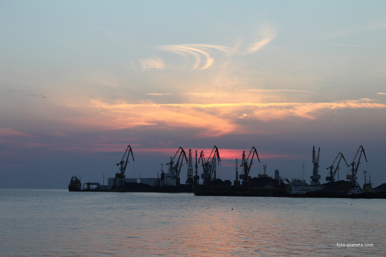 Бердянск. Морской торговый порт.