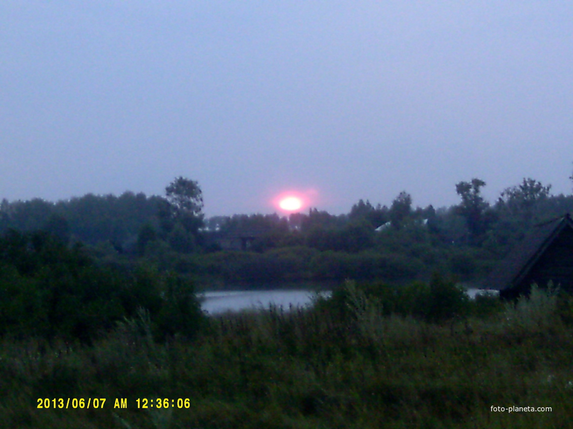 Закат в Сумерках над озером 2013 г