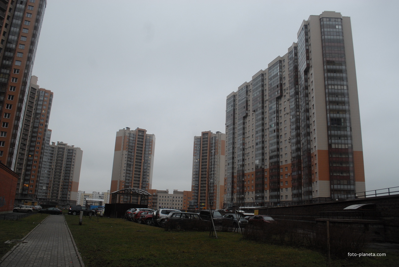 Вид на новый микрорайон по проспекту Королёва.