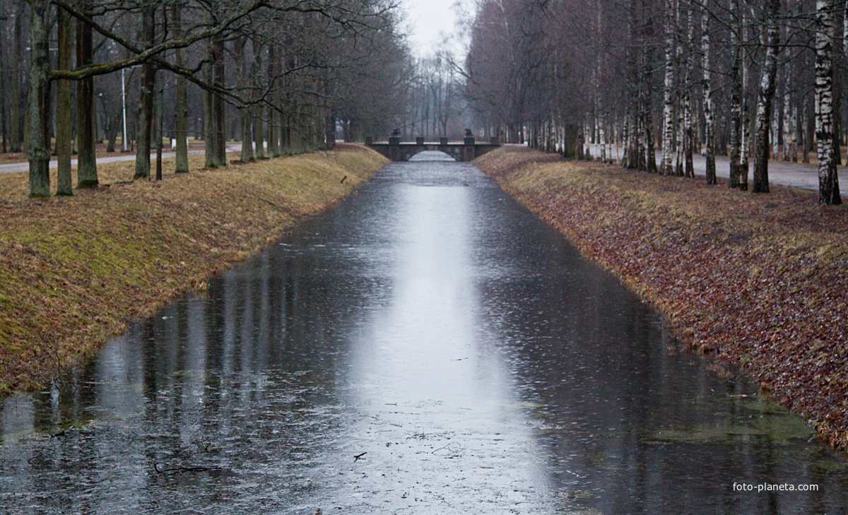 Канал в Александровском парке