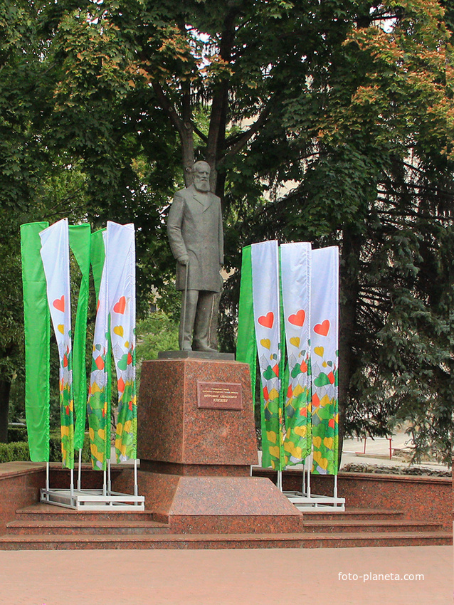Памятник первому градоначальнику Липецка Митрофану Клюеву