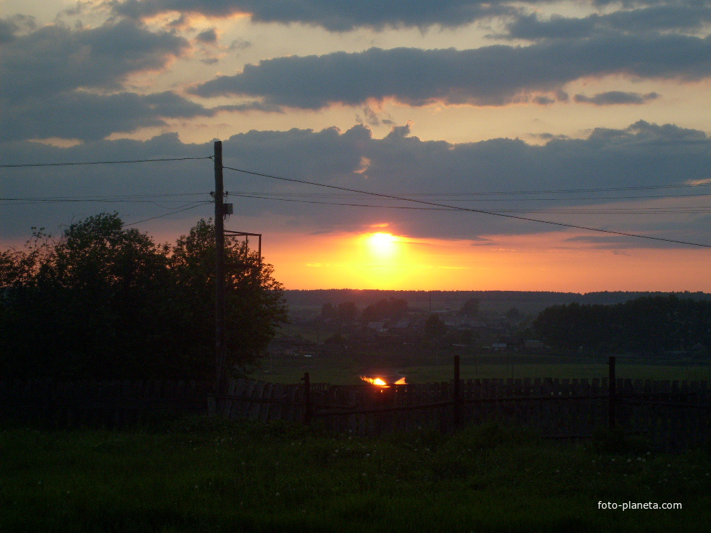Солнце отражается в Беляковке.