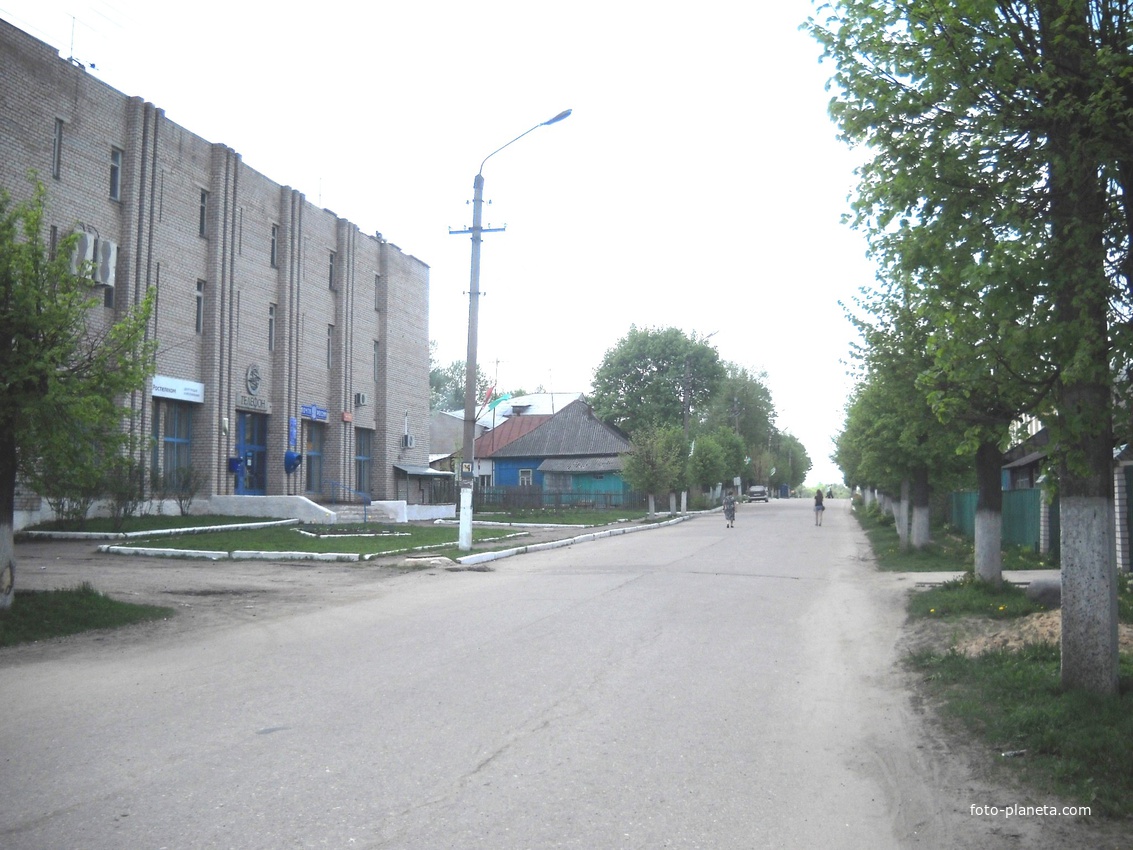 Улица 1-я Краснинская. Слева здание почты