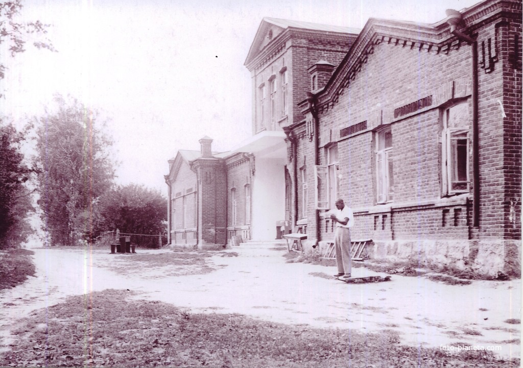 Здание школы 1939 г. (бывшая усадьба ротмистра И.К. Голынского)