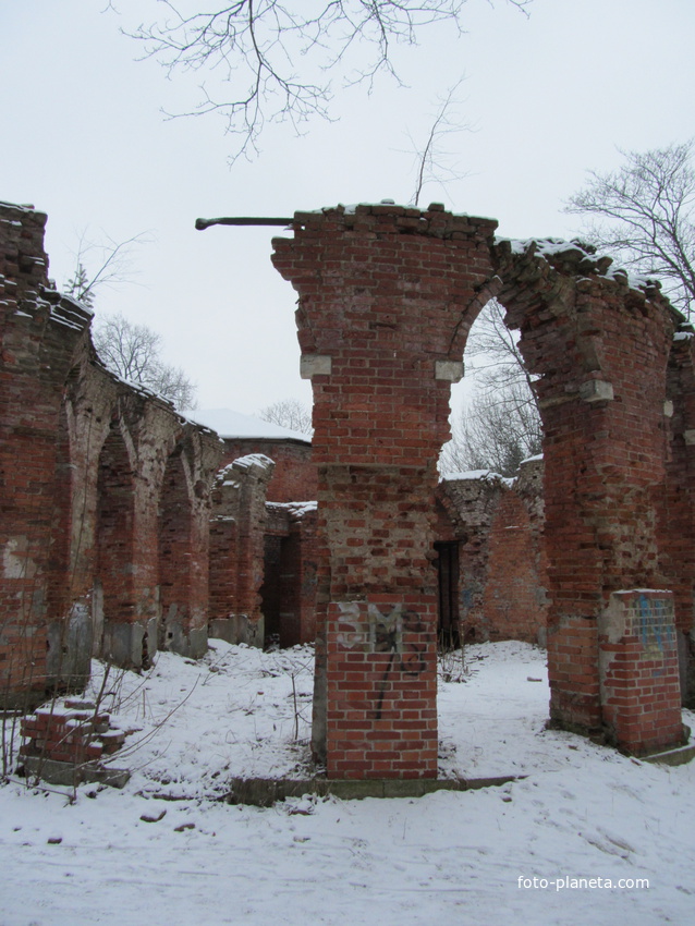 Руины в Баболовском парке