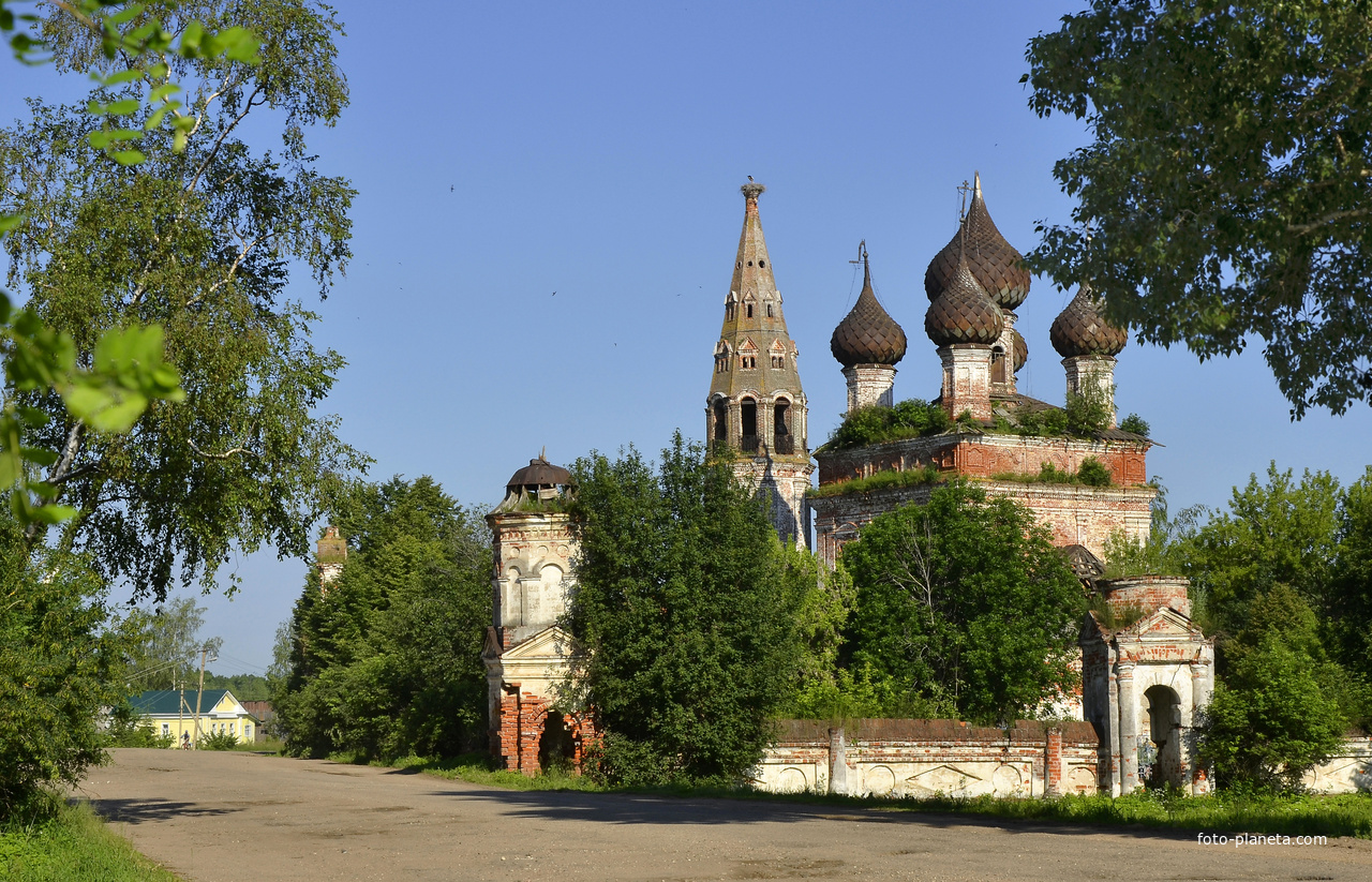 Емсна. Церковь Троицы.