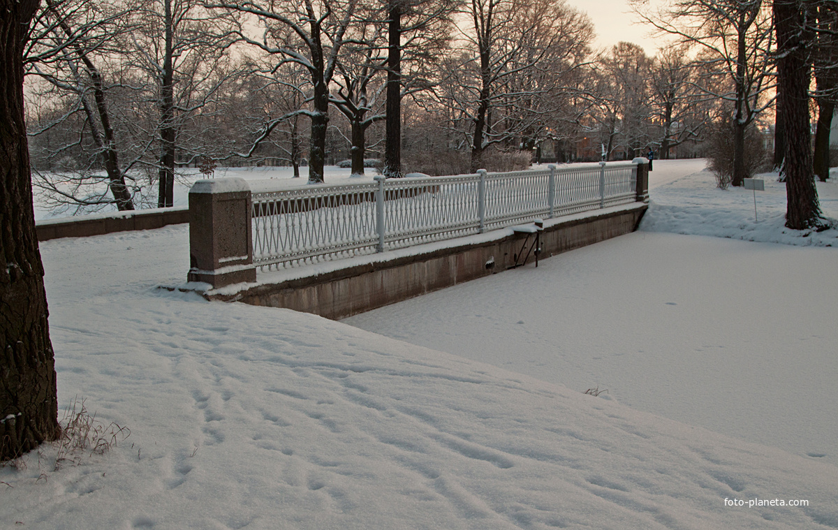 Мост в Александровском парке