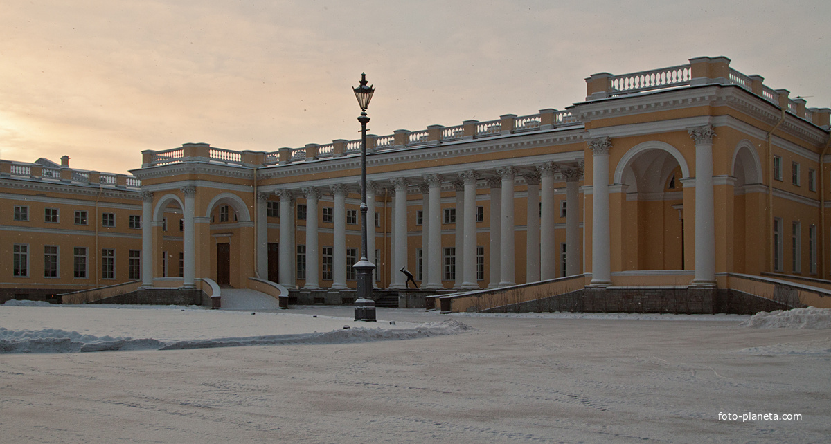 Александровский дворец