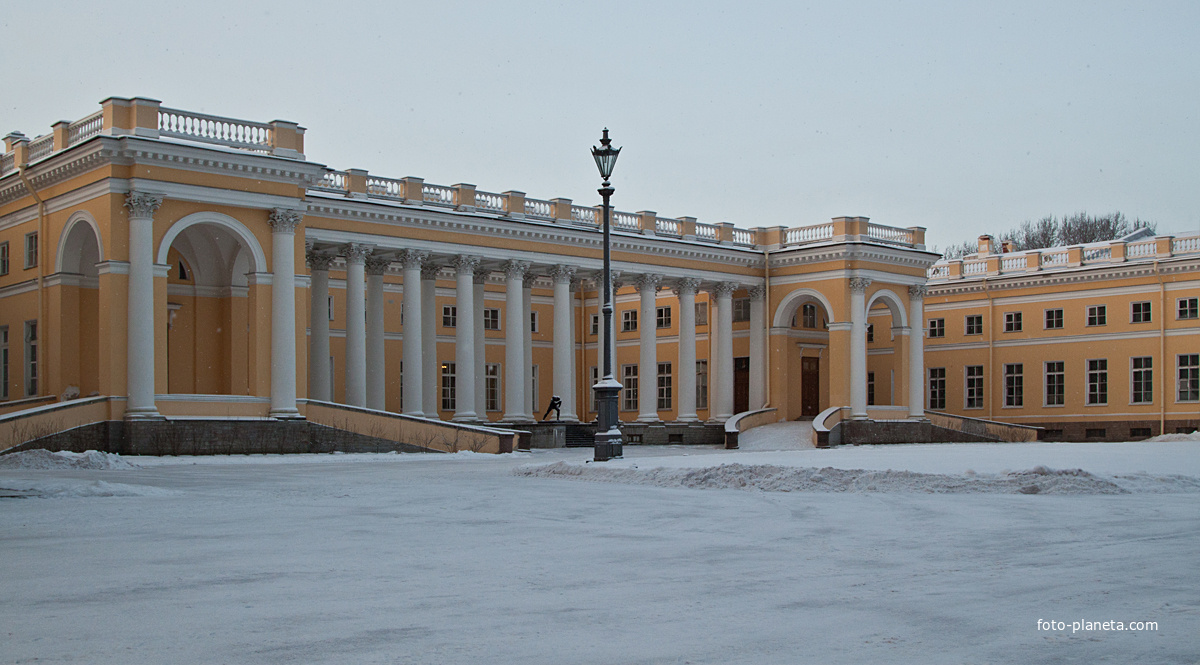 Александровский дворец