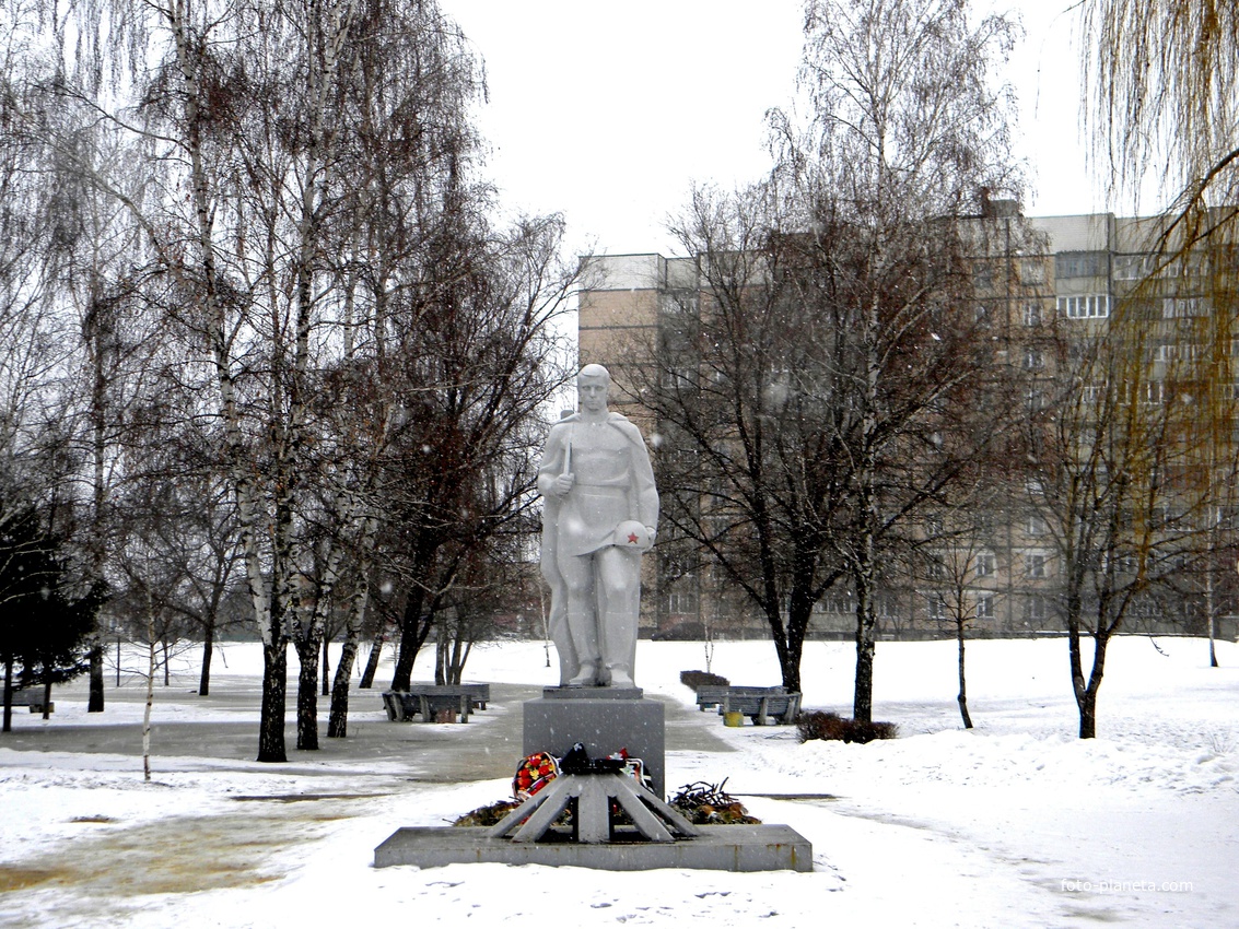 Братская могила 274 советских воинов