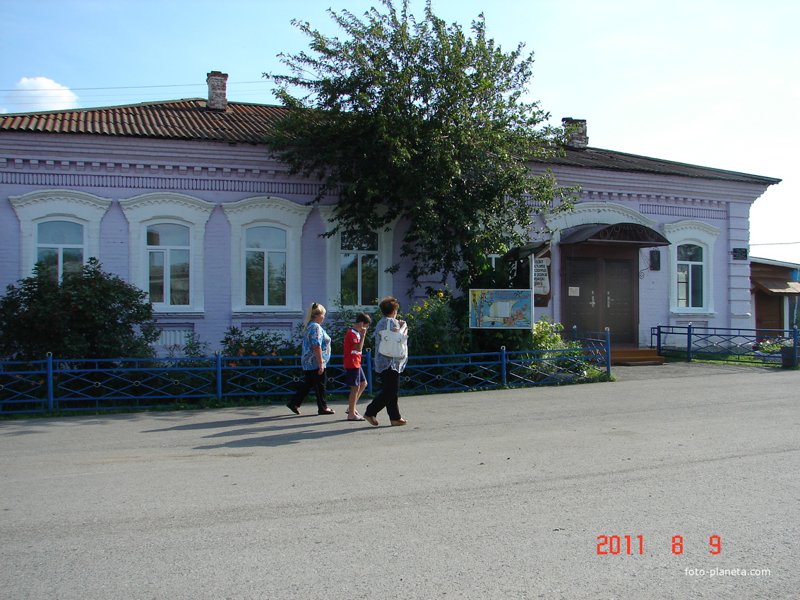Основное здание Коптеловского музея.