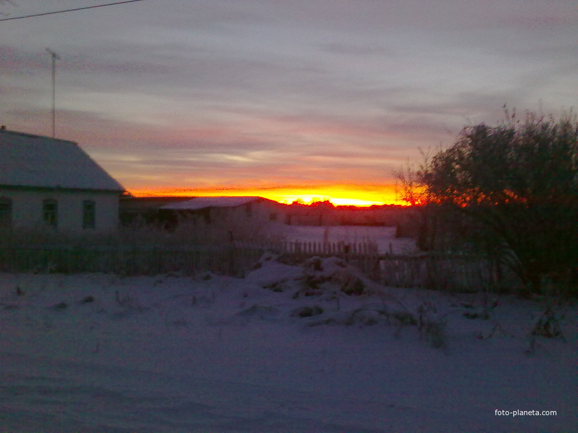 рассвет, увидел выходя со двора на работу)
