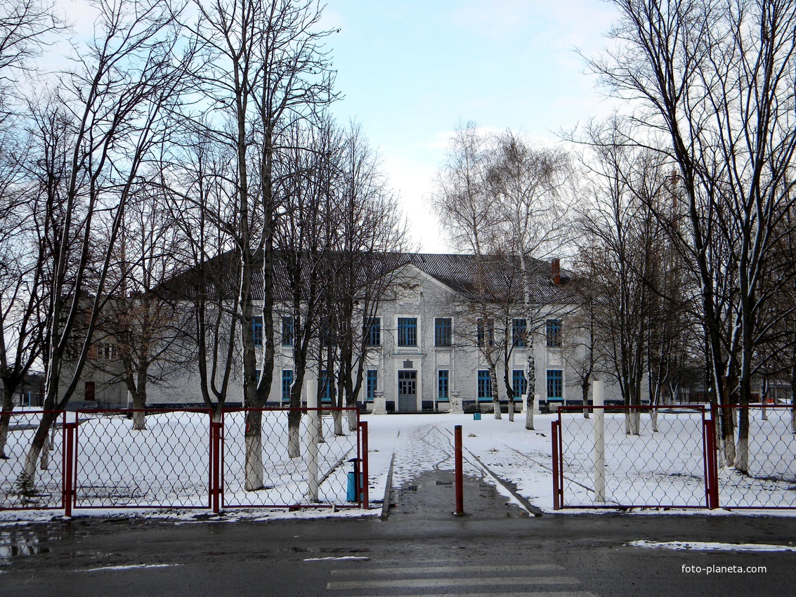 Школа поселка Пятницкое