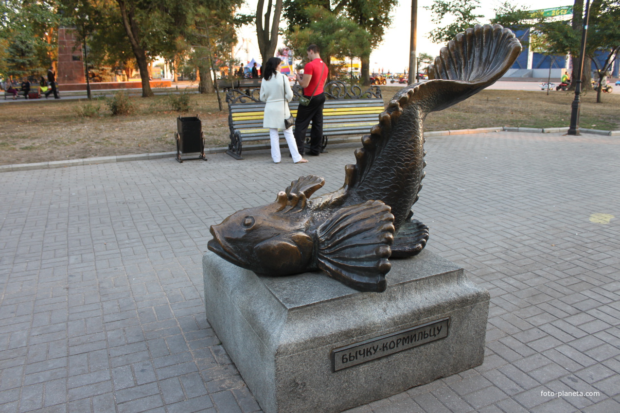 Бердянск. Памятник бычку-кормильцу.