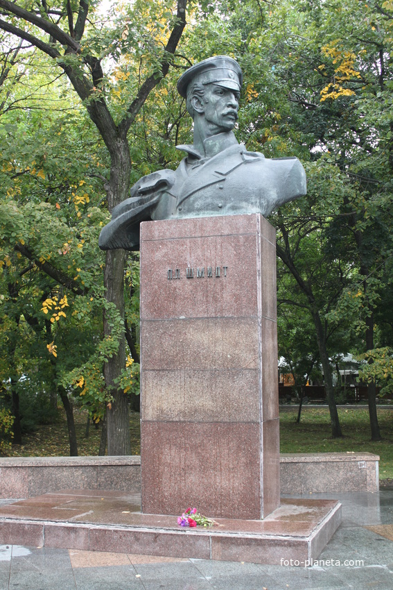 Бердянск. Памятник П.П. Шмидту.